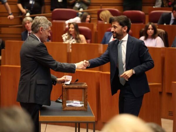 Fran Díaz Muñoz tomando posesión como procurador en las Cortes de Castilla y León