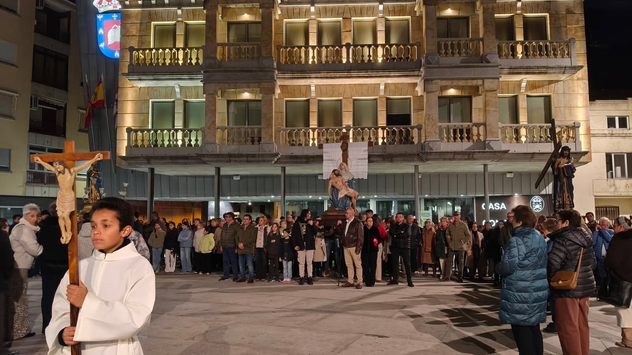 Celebración del Viernes Santo en Guijuelo con procesiones y devoción comunitaria.