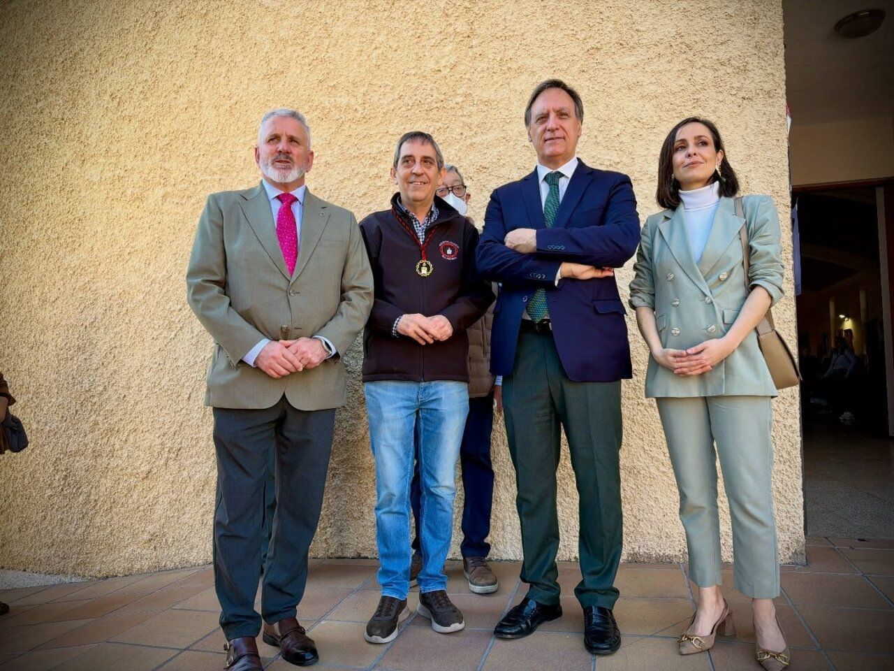 Miembros de la Hermandad del Silencio en Pizarrales durante un evento