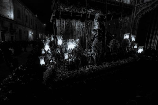 Procesión de la Hermandad de Nuestra Señora de la Soledad en Salamanca