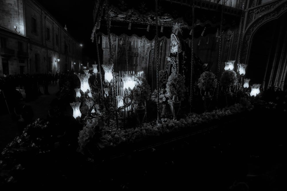 Procesión de la Hermandad de Nuestra Señora de la Soledad en Salamanca