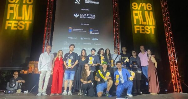 Premiación del 9/16 Film Fest en Santa Marta de Tormes con participantes y organizadores.