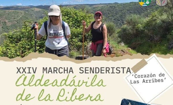 Participantes en la XXIV Marcha Senderista en Aldeadávila de la Ribera