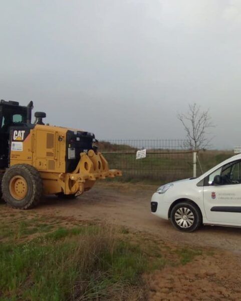 Maquinaria trabajando en caminos rurales de Carbajosa de la Sagrada