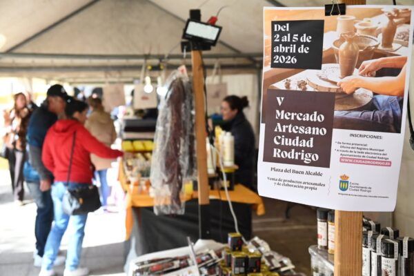Cartel del V Mercado Artesano en Ciudad Rodrigo con información del evento