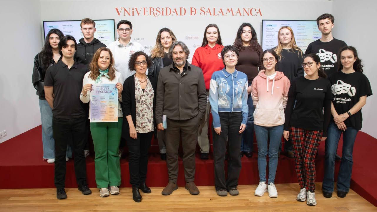 Grupo de teatro en la XXVI Muestra Universitaria de Artes Escénicas en Salamanca
