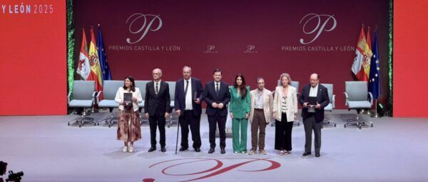 Representantes institucionales en la gala de los Premios Castilla y León 2025