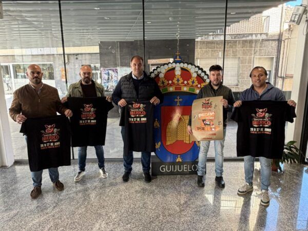 Presentación del Festival Solo Ibérico en Guijuelo con camisetas y cartel