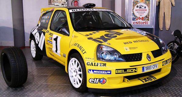 Renault Clio Super 1600 de 2002 en el Museo de Historia de la Automoción