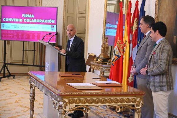 Firma del convenio entre el Ayuntamiento y la Fundación General de la USAL