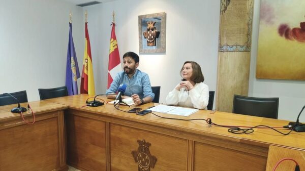 Rueda de prensa del Ayuntamiento de Peñaranda sobre el servicio de bomberos.