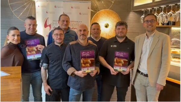 Grupo de chefs premiados en el concurso de torrijas de Salamanca 2026