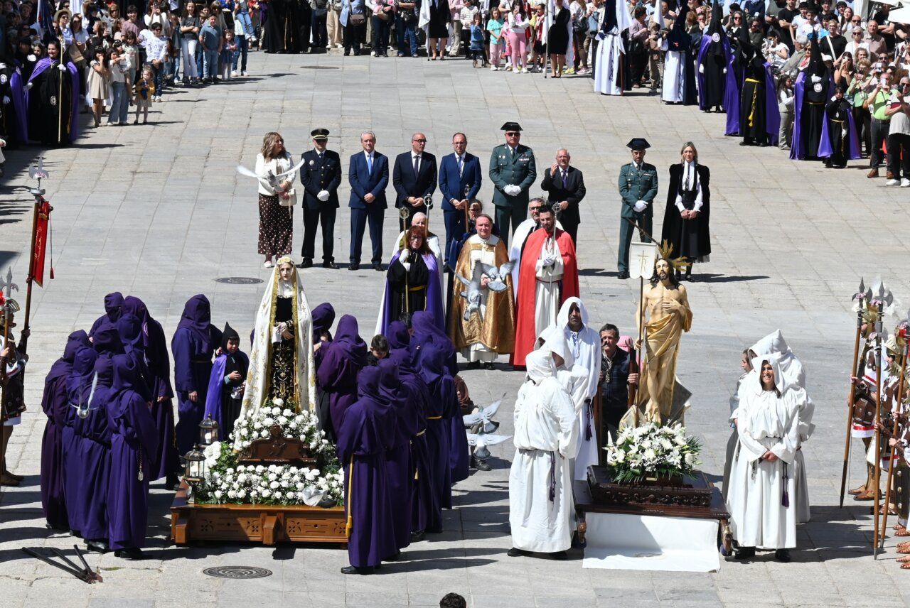 Celebración de la Semana Santa 2026 en Ciudad Rodrigo con cofrades y asistentes