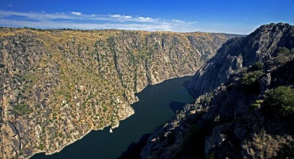 Vista panorámica de los cañones del río Duero en las Arribes salmantinas