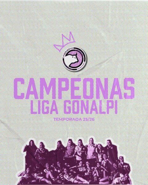 Equipo femenino de Unionistas celebrando su campeonato de liga
