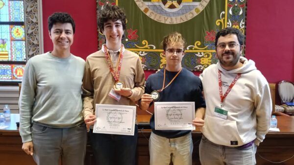 Estudiantes de la USAL con medallas y certificados en la Olimpiada Nacional de Física 2026