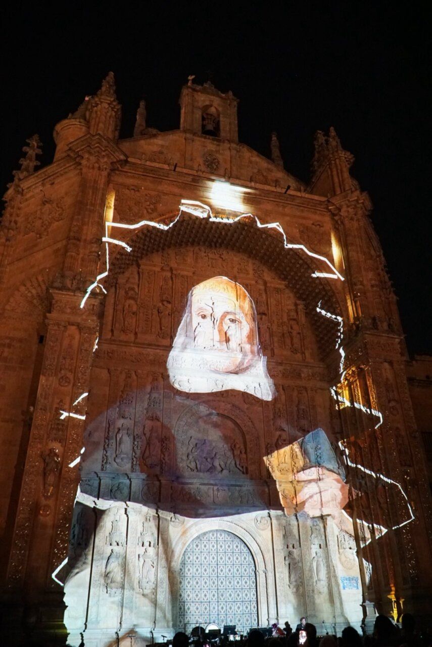 Proyección de videomapping en la fachada de Dominicos en Salamanca