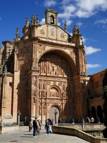 Fachada de la Iglesia de San Esteban durante el videomapping