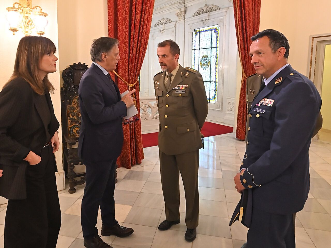 Reunión de autoridades en la XIV Carrera Cívico-Militar San Fernando
