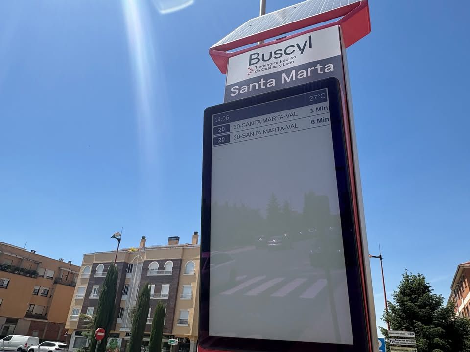 La Junta de Castilla y León implementa información en tiempo real en paradas de autobús en Salamanca