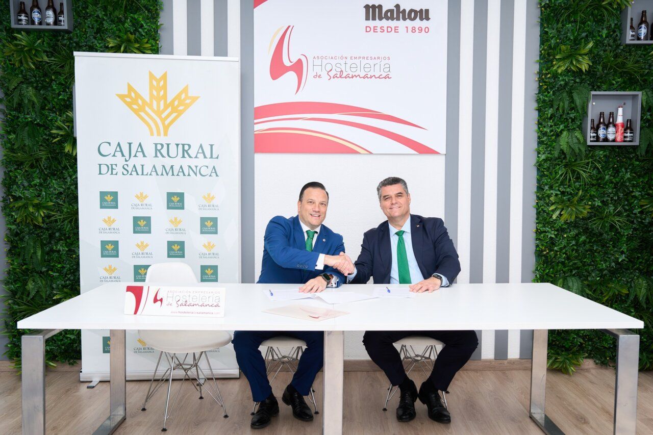 Firma de convenio entre Caja Rural de Salamanca y Asociación de Empresarios de Hostelería
