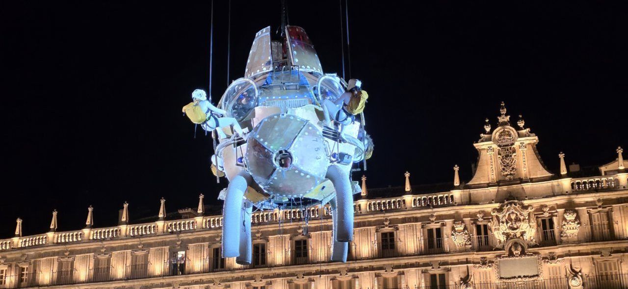 Espectáculo aéreo en la Plaza Mayor de Salamanca durante FÀCYL 2026