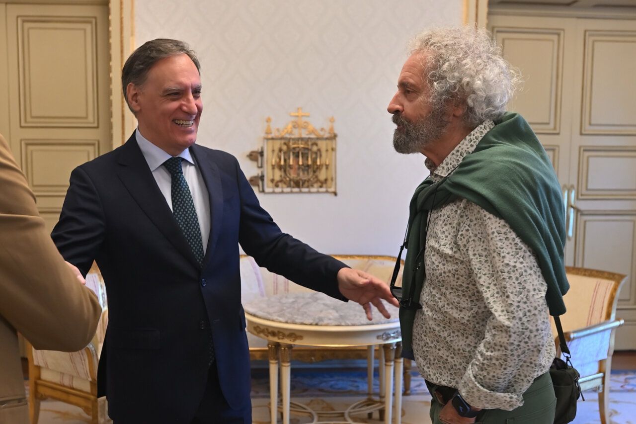 Presentación del Festival Internacional de Jazz en Salamanca con dos hombres sonriendo