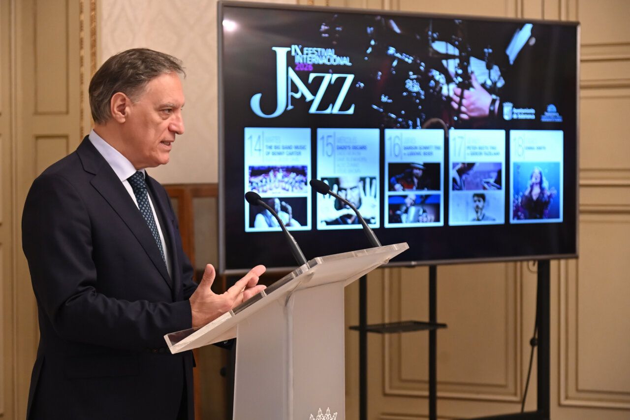 Presentación del Festival Internacional de Jazz en Salamanca con un alcalde hablando