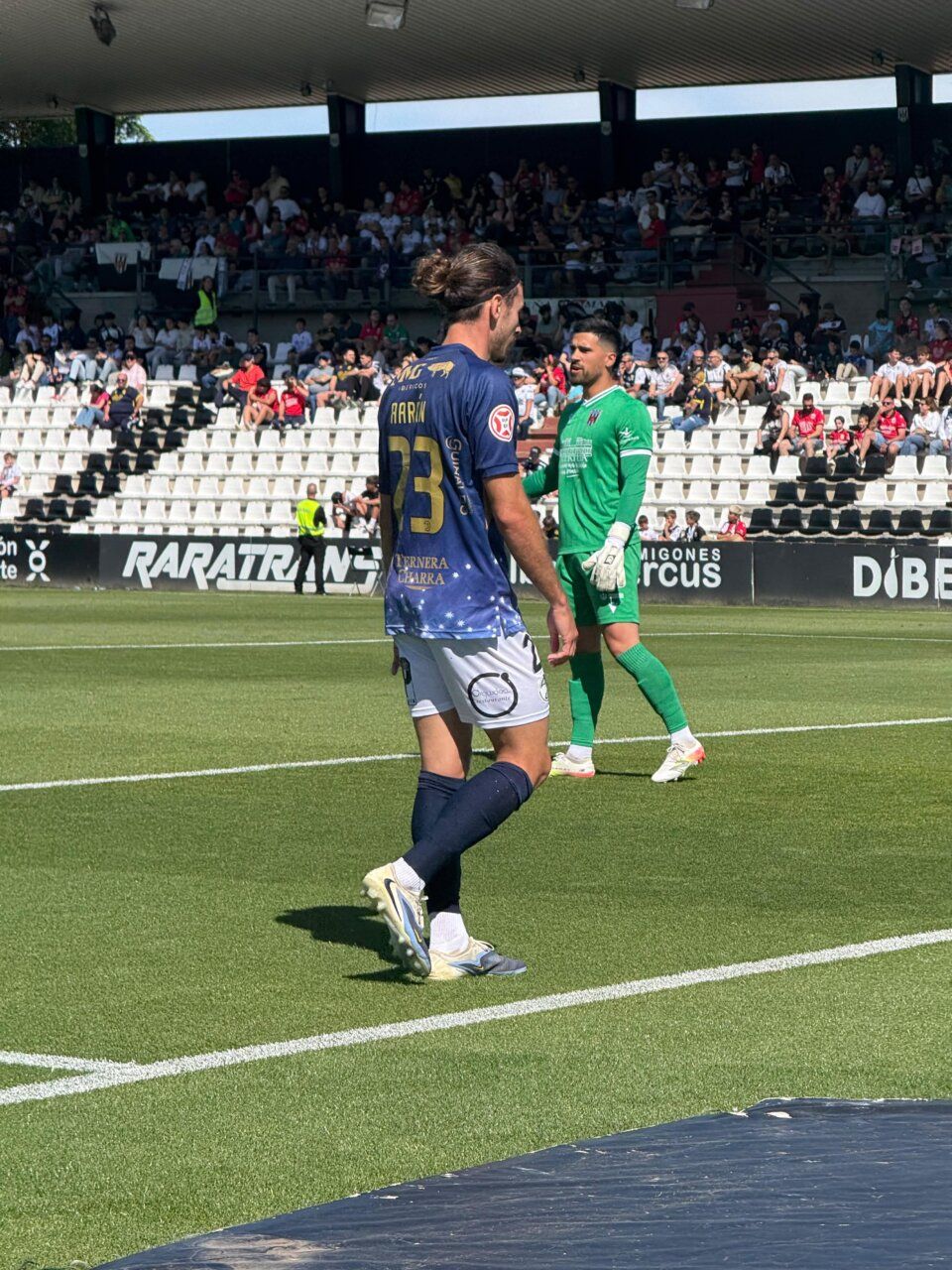 Jugador del Unionistas CF en el estadio Reina Sofía durante un partido