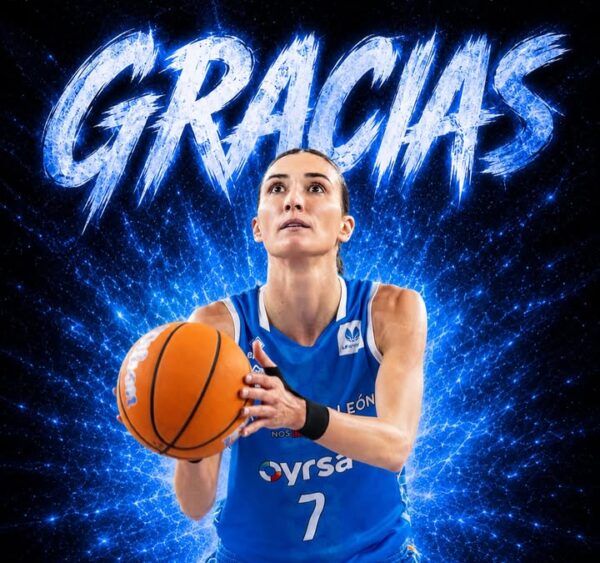 Jugadora de baloncesto agradeciendo en el Club Baloncesto Avenida