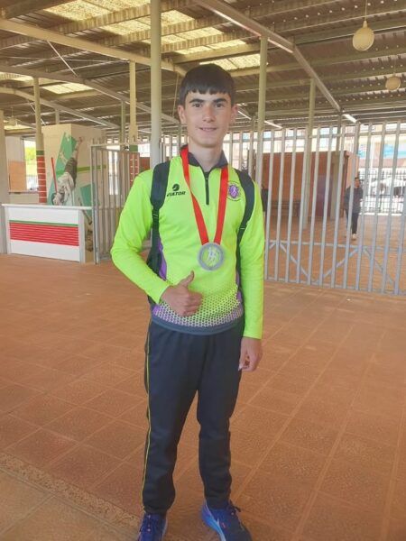 Alejandro Manjón con medalla de subcampeón en atletismo
