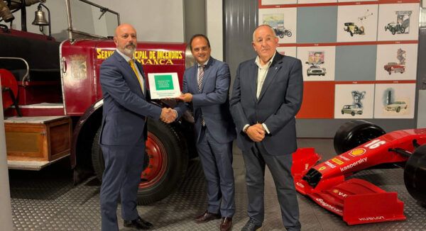 Entrega de reconocimiento del Ayuntamiento de Salamanca por la FEVA