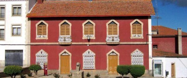Fachada de la Casa de los Condes en Lumbrales, edificio cultural