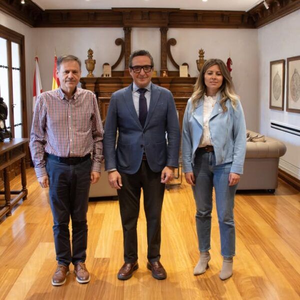Reunión en el Centro para la Minería Sostenible en la Raya