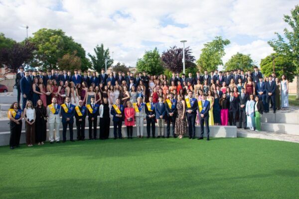 Grupo de estudiantes en la clausura del curso en el Colegio Mayor Hispanoamericano