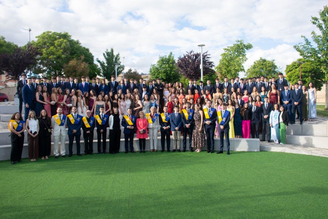 Grupo de estudiantes en la clausura del curso en el Colegio Mayor Hispanoamericano