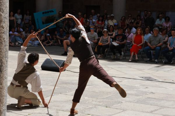 Actuación de dos artistas en el festival FÀCYL 2026 en Salamanca