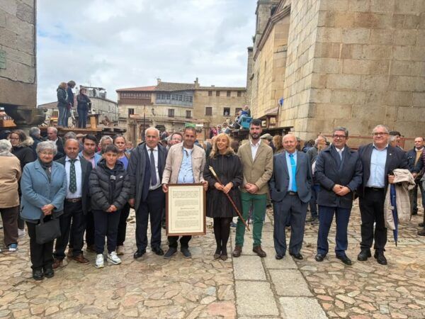 Grupo de personas en la Fiesta del Noveno en San Felices de los Gallegos