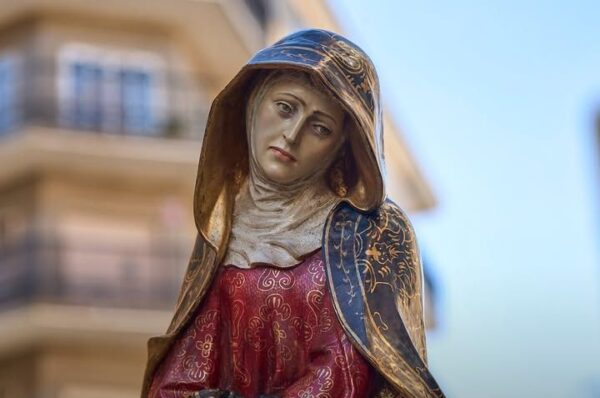 Estatua de la Virgen en la fiesta de la Hermandad del Silencio