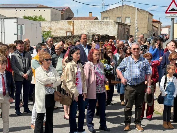 Multitud de personas reunidas en las fiestas del Barrio San José de Guijuelo