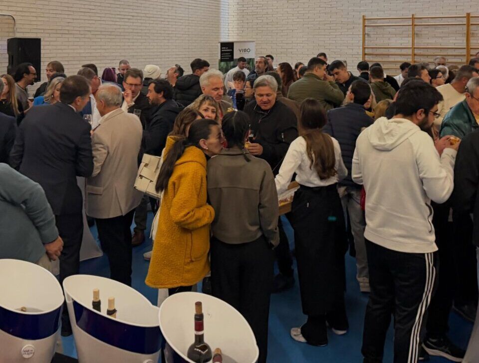Asistentes celebrando en las Fiestas de Nuestra Señora de los Remedios en Villamayor