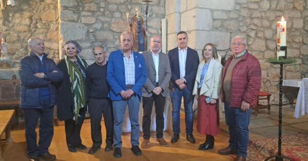 Grupo de personas en la celebración de las Fiestas de San Gregorio en Cantagallo