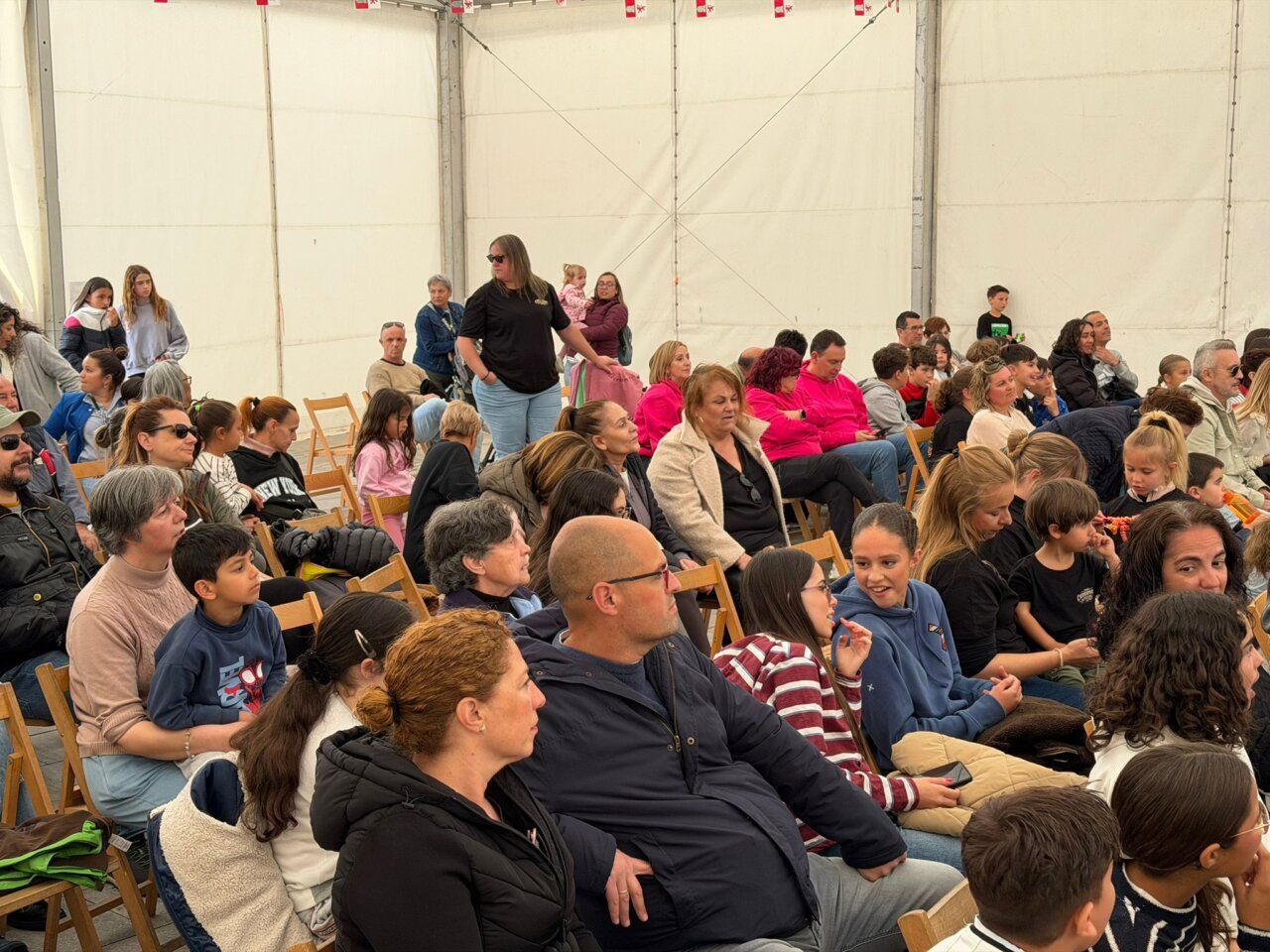 Público disfrutando del III Talent Show en Villamayor