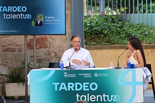 Presentación de la iniciativa Talentum en Salamanca con el alcalde Carlos García Carbayo.