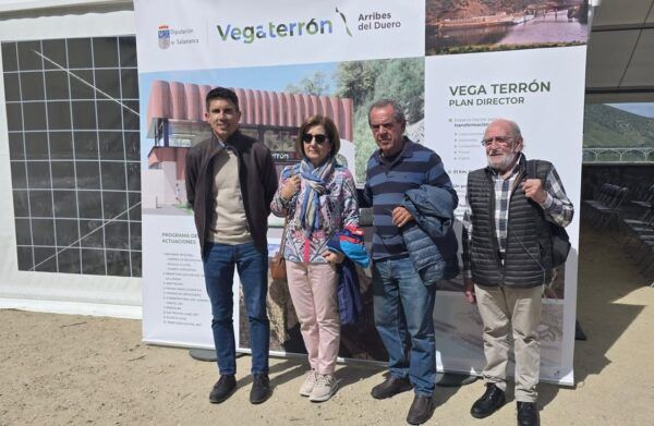 Asistentes en la presentación del Plan de Modernización del Muelle Vega Terrón