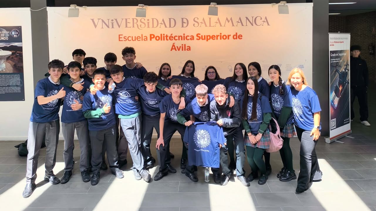 Grupo de estudiantes en la Universidad de Salamanca participando en un proyecto educativo