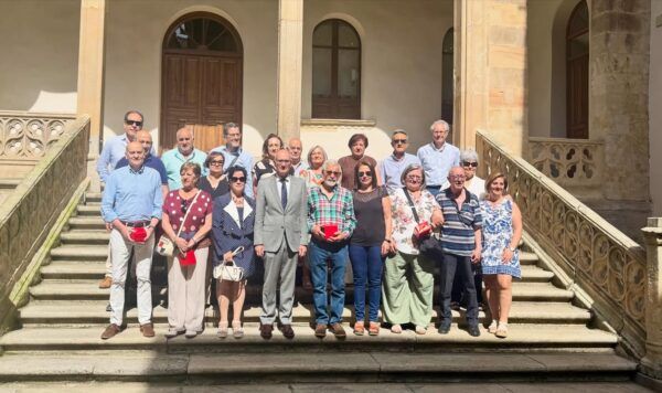 Grupo de profesionales del servicio público en Salamanca durante un acto de reconocimiento