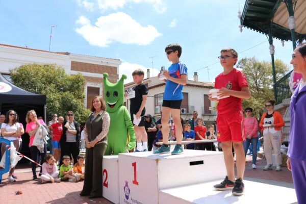 Niños premiados en la XXXII Carrera Popular en Peñaranda de Bracamonte