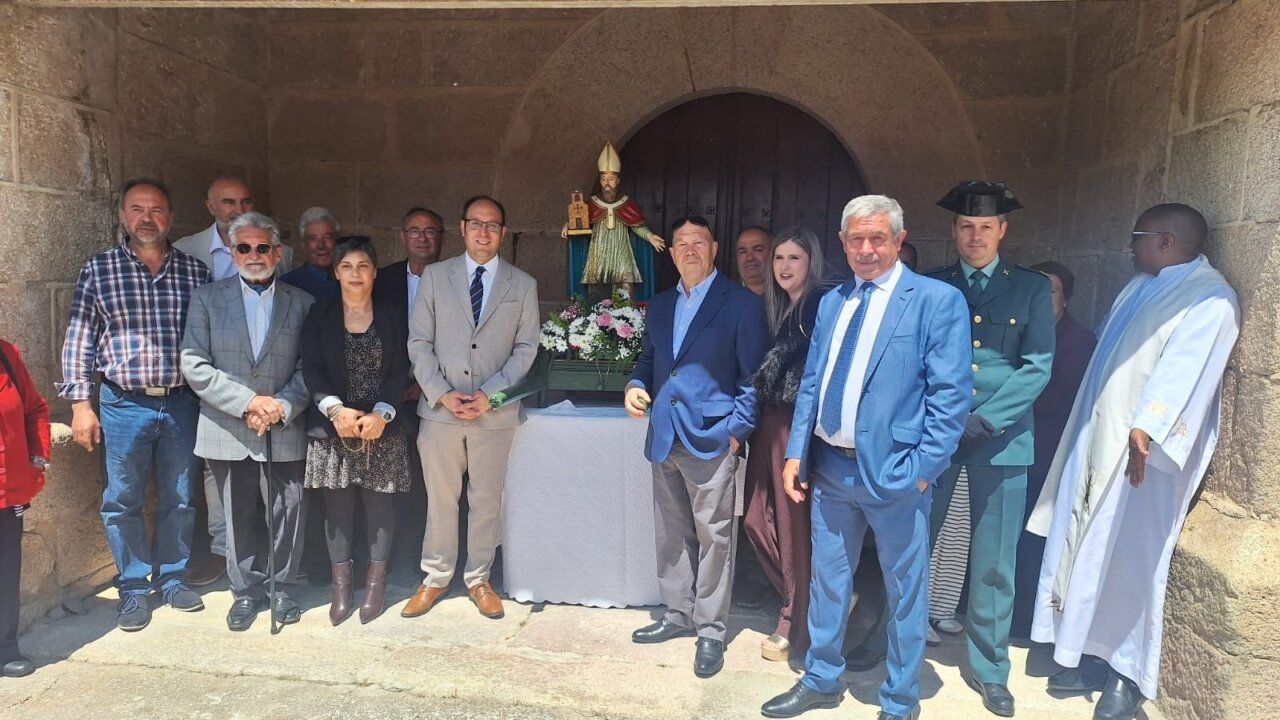 Celebración de San Atanasio en Puebla de Azaba con un grupo de personas