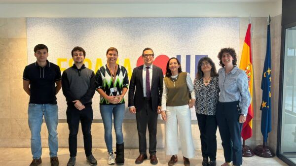 Grupo de personas en la oficina de la Delegación Permanente de la Junta de Castilla y León en Bruselas